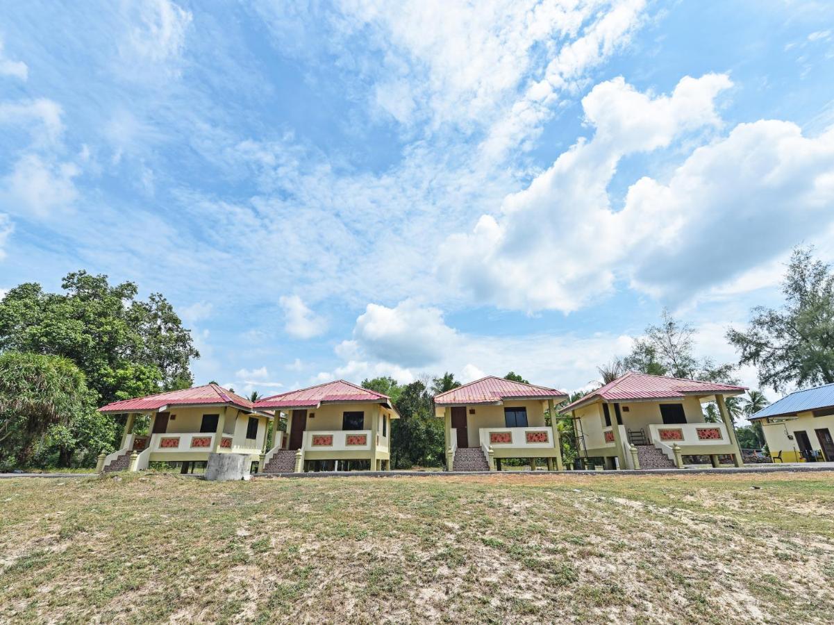 Oyo 90315 Chalet Pantai Rantau Panjang Kuala Rompin Exterior photo